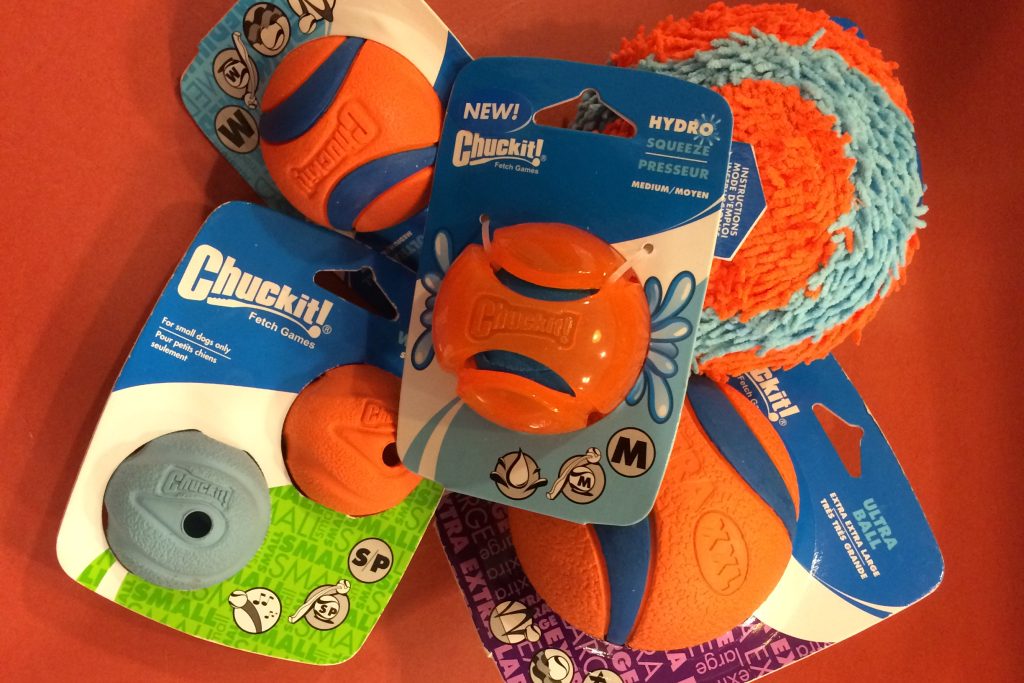 Dierenkliniek Tiel-Drumpt: We hebben een steeds wisselend aanbod van hondenspeeltjes.