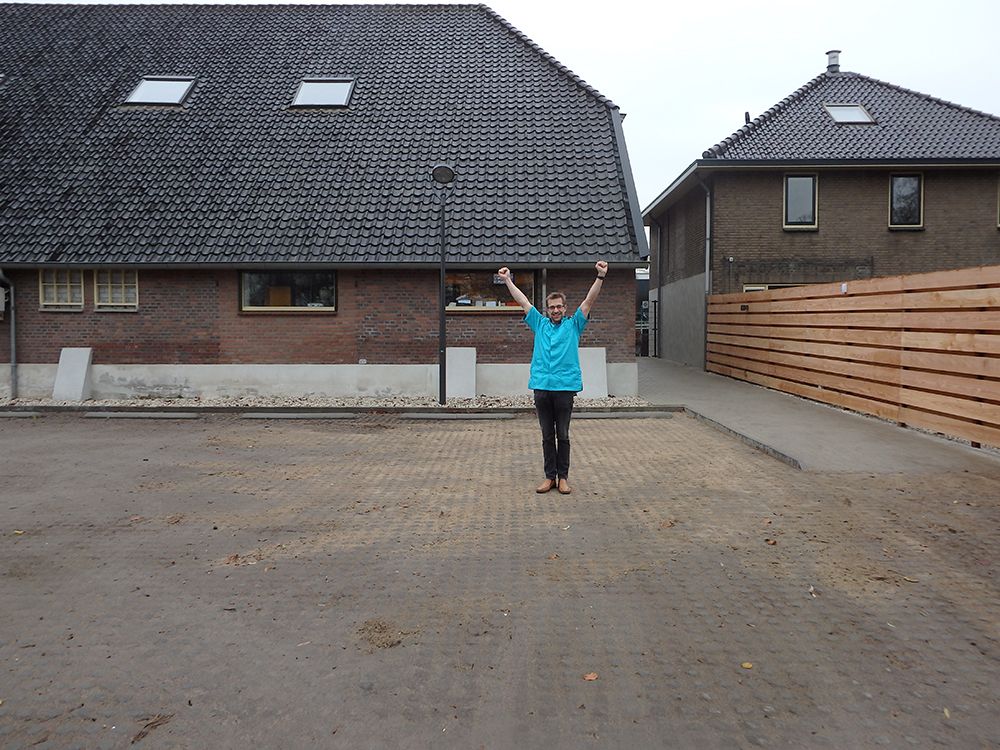 Dierenkliniek Tiel-Drumpt: Het nieuwe parkeerterrein bij dierenkliniek Tiel-Drumpt is eindelijk open.