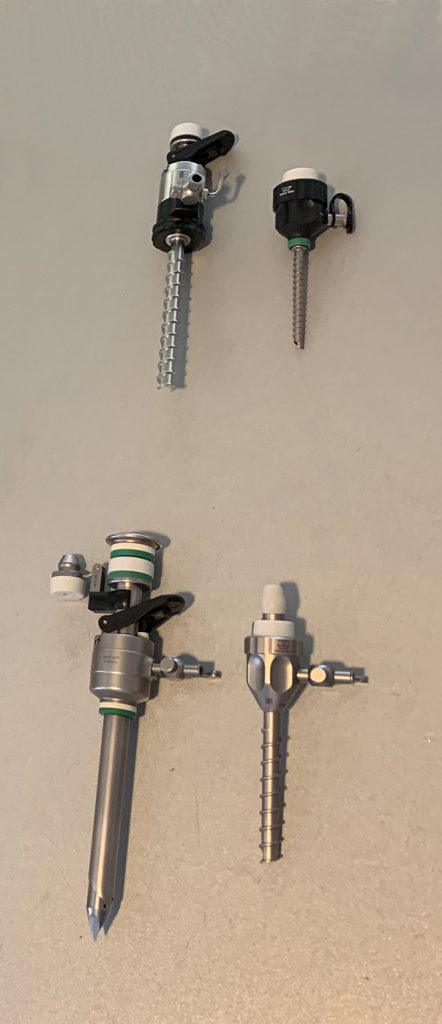 Dierenkliniek Tiel-Drumpt: Laparoscopisch steriliseren van de kleinere hond: Het verschil in formaat van de trocars.