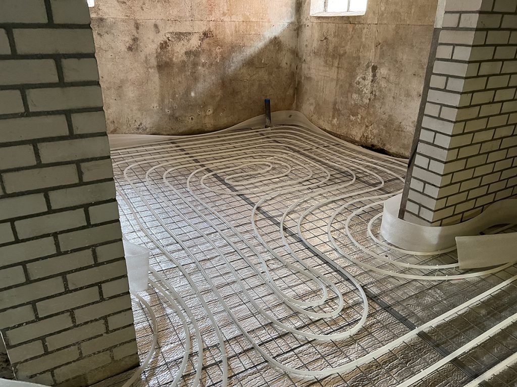 Dierenkliniek Tiel-Drumpt: Een maand onderweg in de verbouwing van de dierenkliniek: vloerverwarming