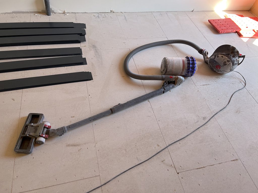 Dierenkliniek Tiel-Drumpt: de 4e maand van de verbouwing: De overleden stofzuiger