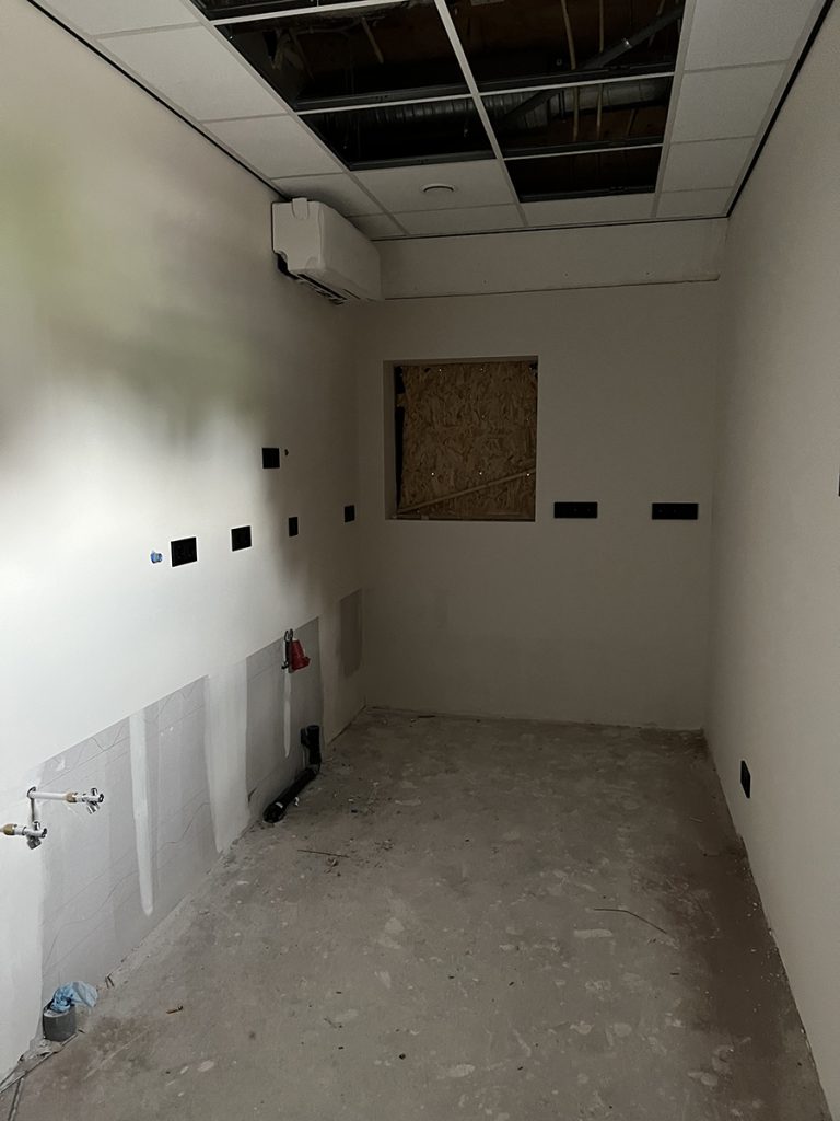 Dierenkliniek Tiel-Drumpt: de 4e maand van de verbouwing: weer een stapje verder.