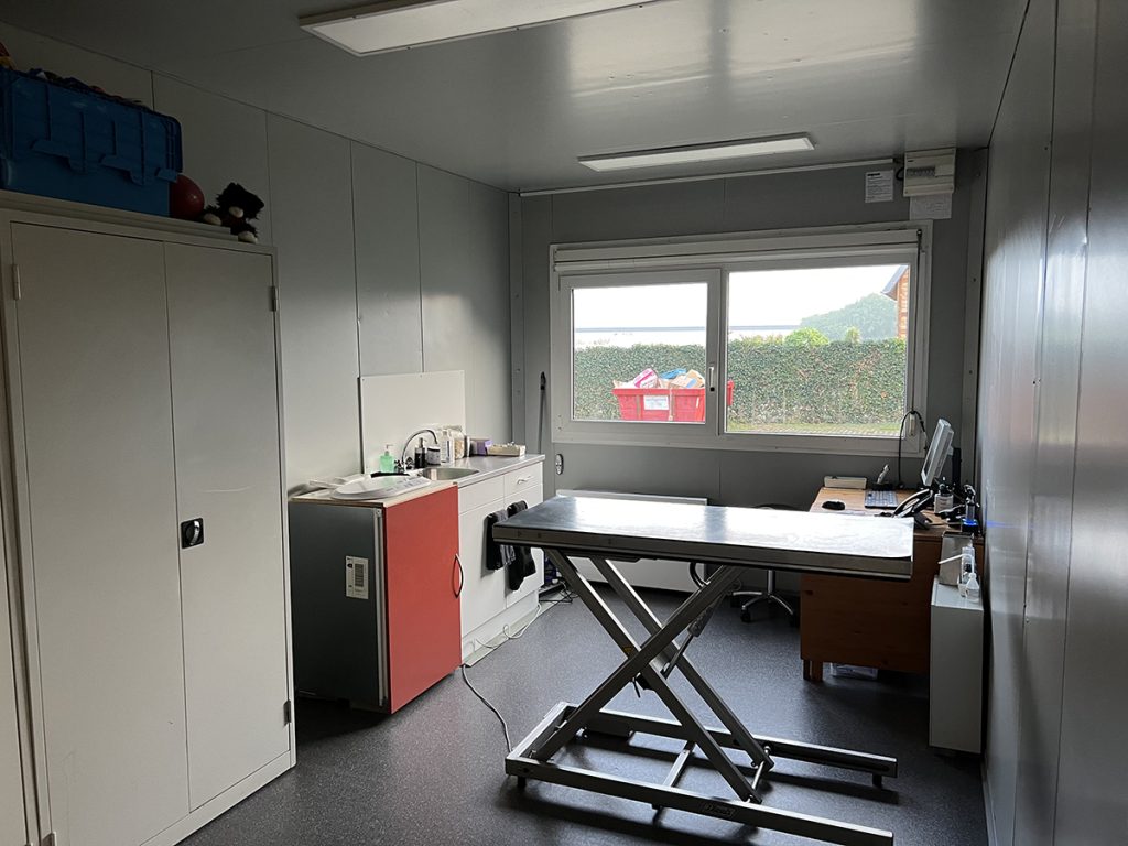 Dierenkliniek Tiel-Drumpt: 6 maanden: een rare tijd, spreekuur draaien in een unit.