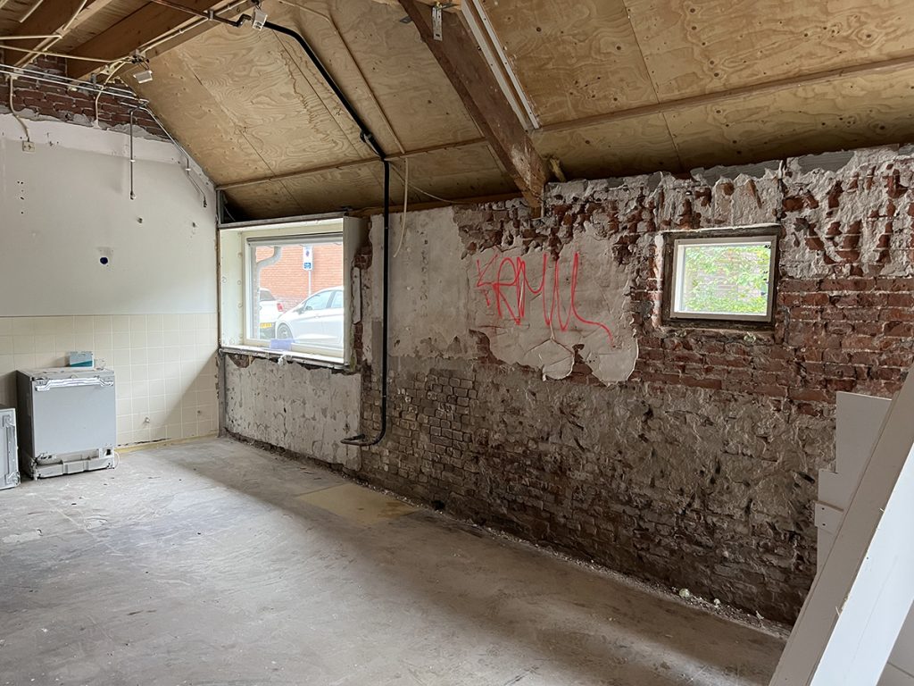 Dierenkliniek Tiel-Drumpt: 6 maanden: een rare tijd, ene kant werken en andere kant weer slopen.