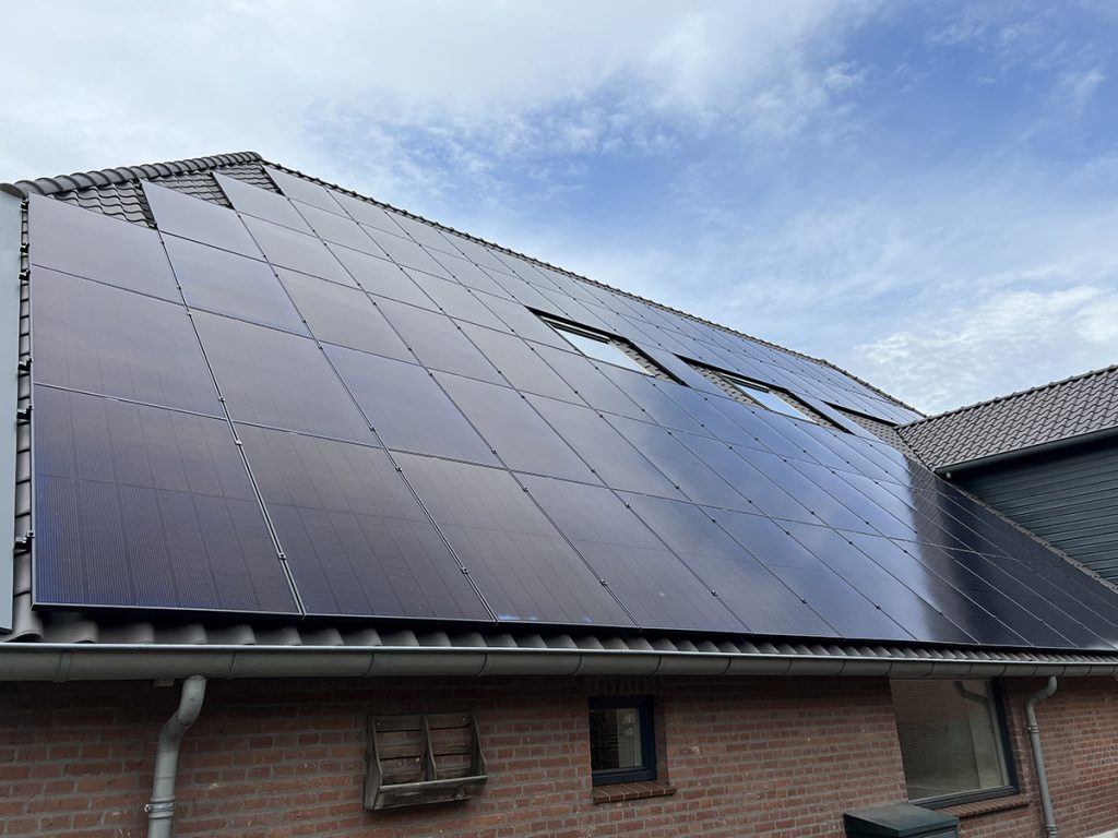 Dierenkliniek Tiel-Drumpt: 6 maanden: een rare tijd, maar wel weer een stukje duurzamer door zonnepanelen