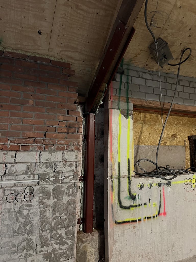 Dierenkliniek Tiel-Drumpt: De 8e maand van de verbouwing, een maand om snel te vergeten. constructie versterking