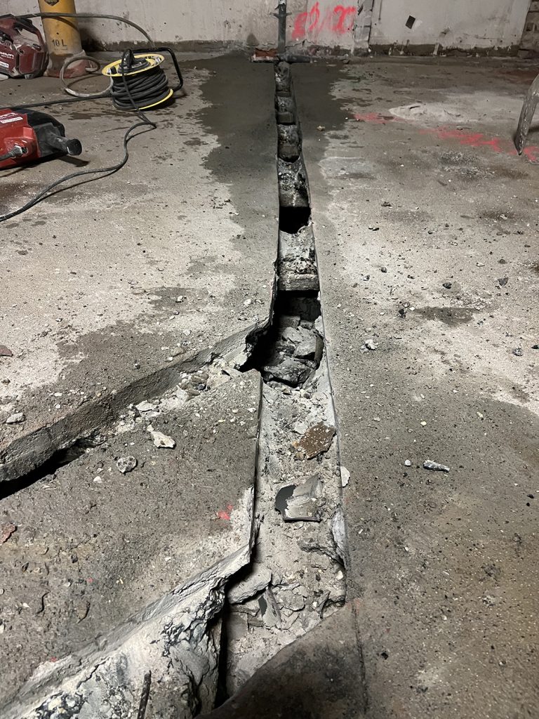 Dierenkliniek Tiel-Drumpt: De 8e maand van de verbouwing, een maand om snel te vergeten. Mestput