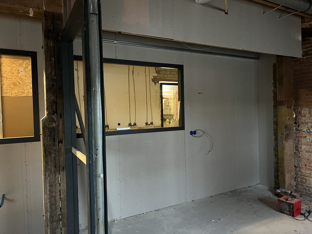 Dierenkliniek Tiel-Drumpt: 11e maand van de verbouwing, vooruitgang: stuk operatiekamer