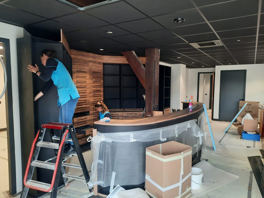 Dierenkliniek Tiel-Drumpt: Laatste blog in de doorlopende serie van de verbouwing van de praktijk: Schoonmaken balie