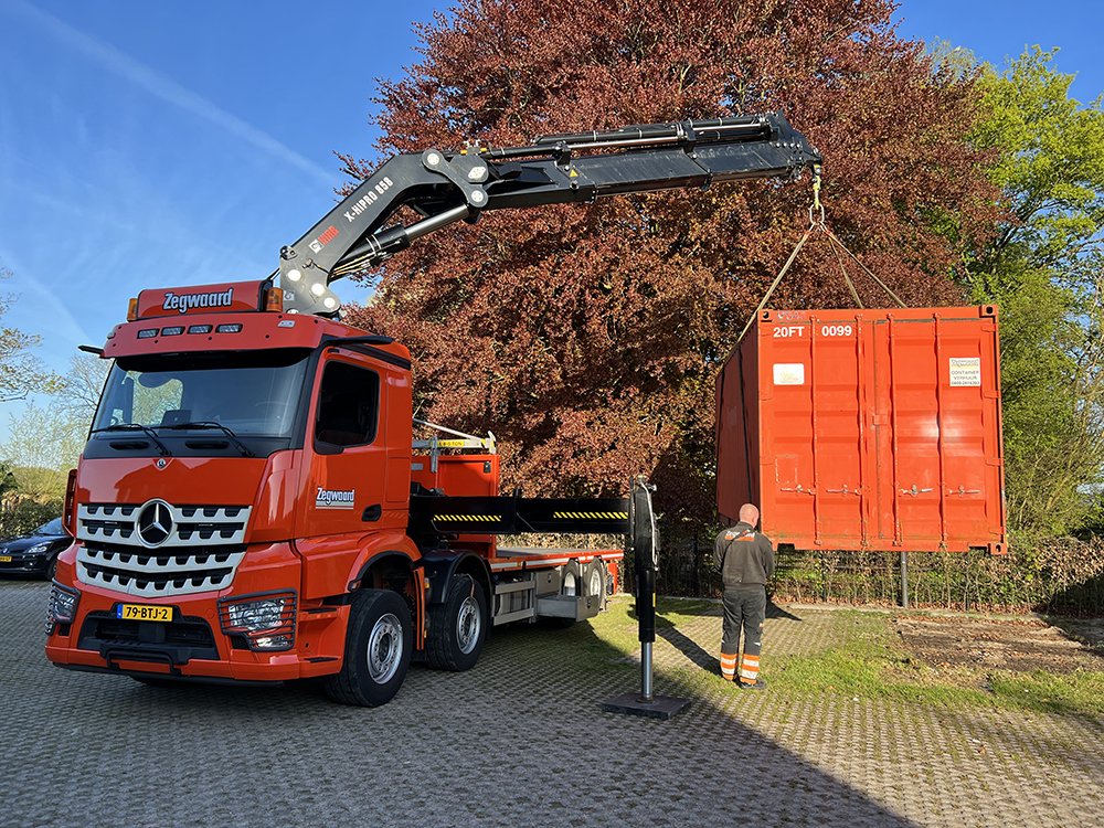 Dierenkliniek Tiel-Drumpt: Laatste blog in de doorlopende serie van de verbouwing van de praktijk: container wordt opgehaald