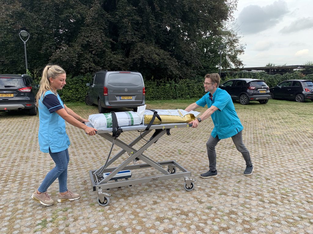 Dierenkliniek Tiel-Drumpt: Nieuwe brancards.