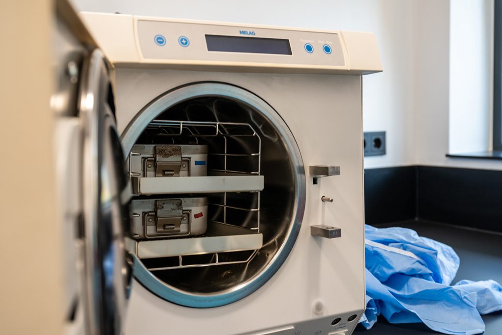 Dierenkliniek Tiel-Drumpt: Sterilisatie, de autoclaaf