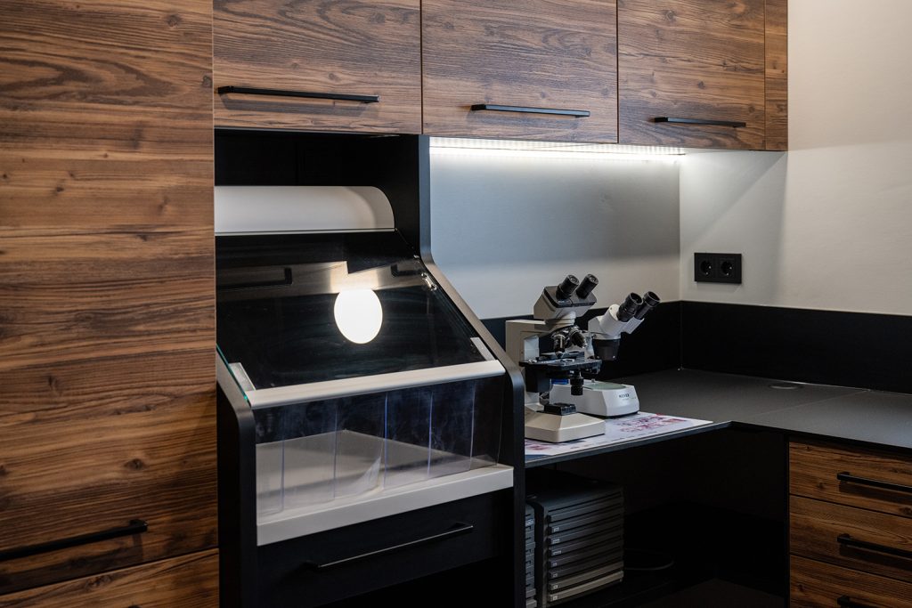 Dierenkliniek Tiel-Drumpt: Het laboratorium: Microscopisch onderzoek